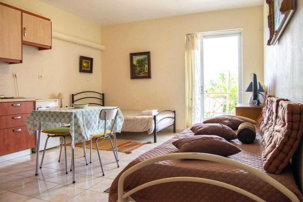 Mesolóngion Gallery Suites "Athina" מראה חיצוני תמונה